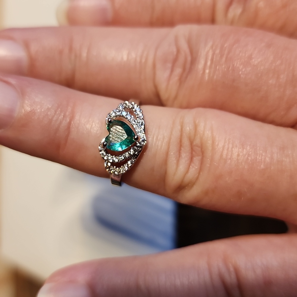 ❤️  GREEN HEART RING - Picture 5 of 6